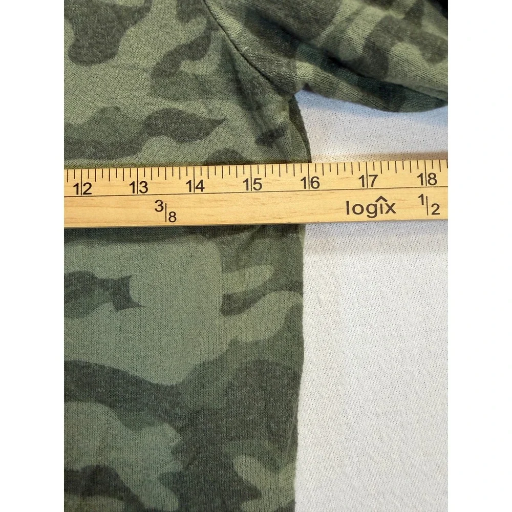 Old Navy Kids Camo Long Sleeve Scoop Neck Curved Hem Top Green L 10-12 1156